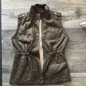 Women’s Olive Green Utility Cargo Vest Faux Fur lining  Size M